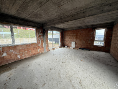 Casa tip duplex 4 camere, 3 băi, semifinisat, zona Fagului/Eroilor 