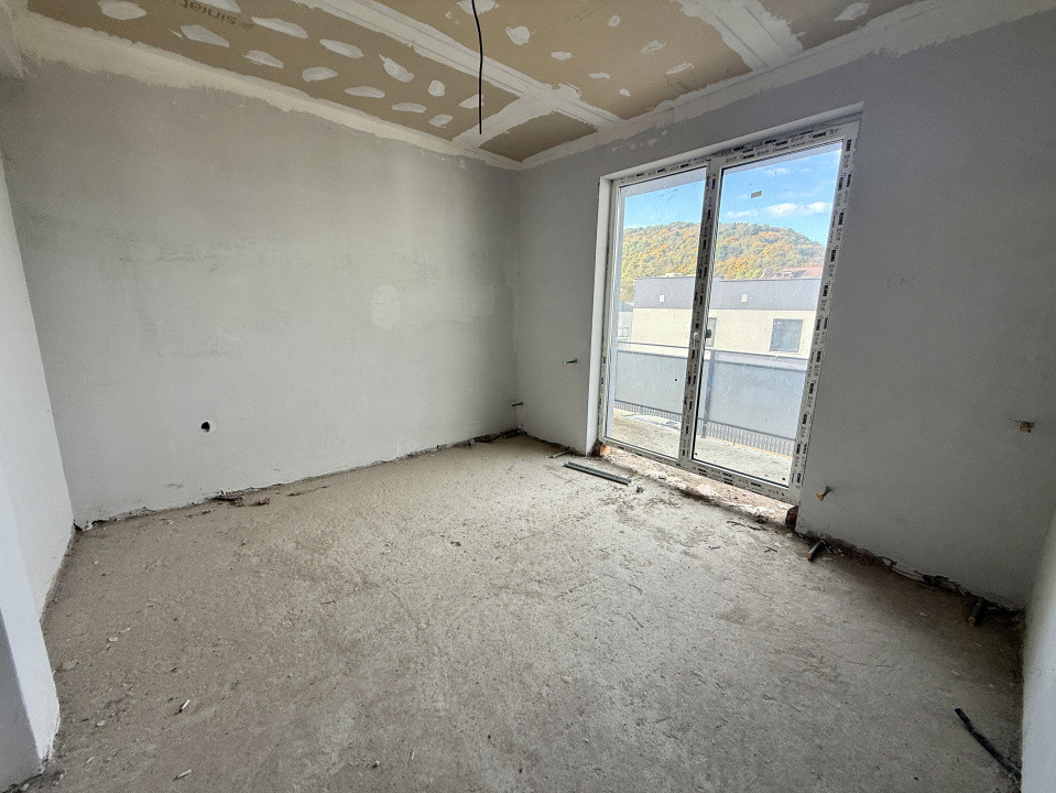 Casa tip duplex 4 camere, 3 băi, semifinisat, TVA inclus, zona Vivo