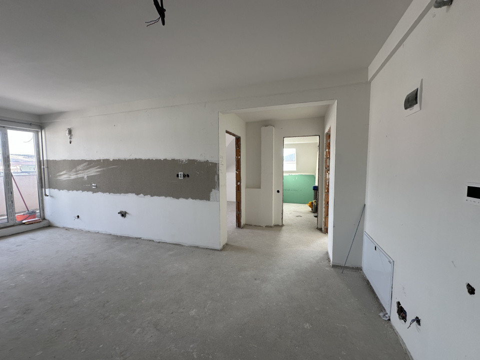 Apartament spatios cu terasa l Bloc nou l Zona Cetatii - Floresti 