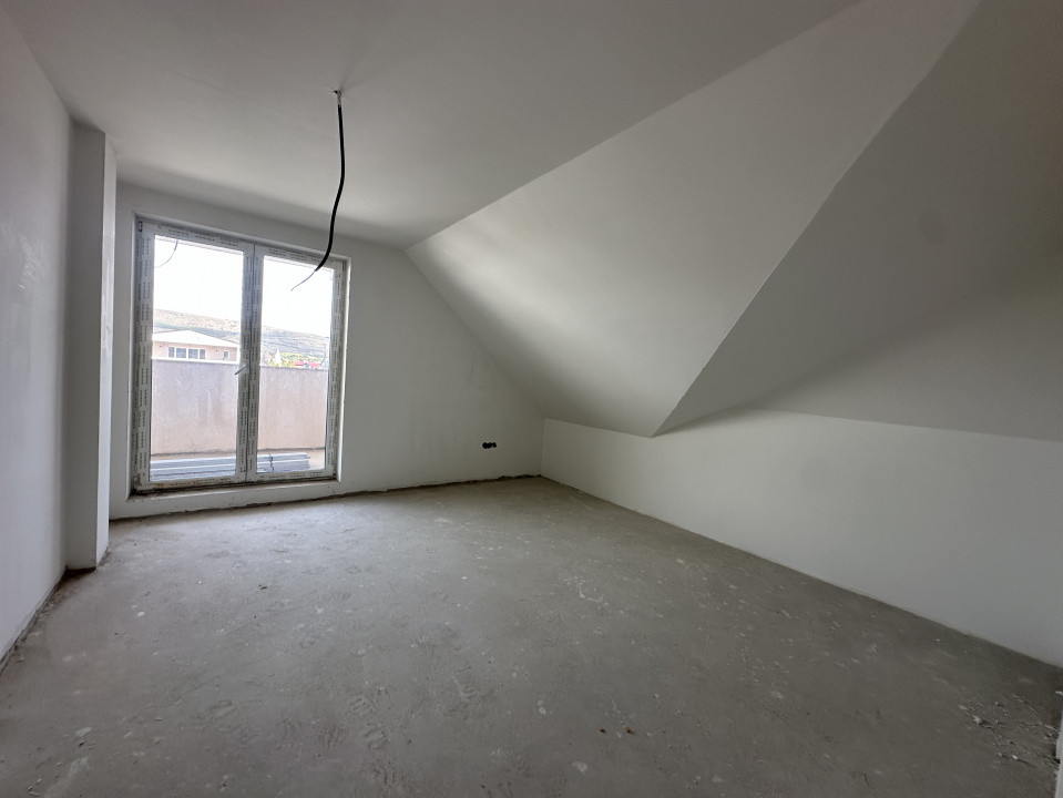 Apartament spatios cu terasa l Bloc nou l Zona Cetatii - Floresti 