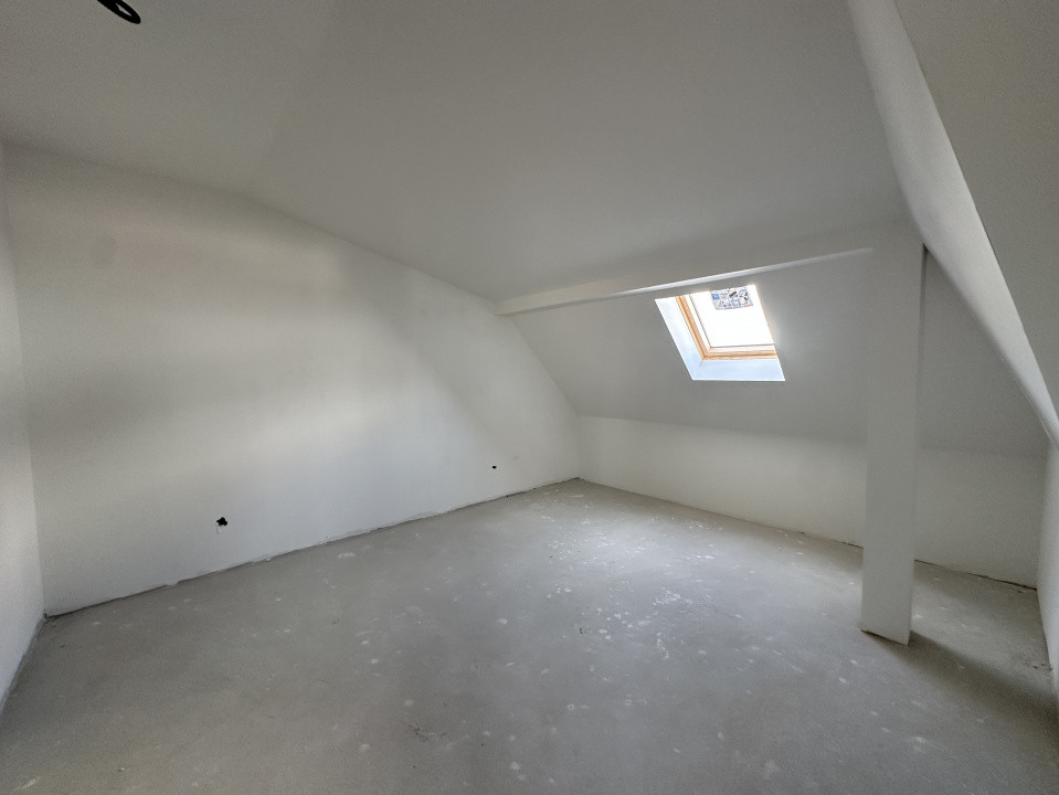 Apartament spatios cu terasa l Bloc nou l Zona Cetatii - Floresti 