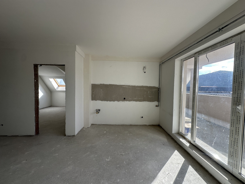 Apartament spatios cu terasa l Bloc nou l Zona Cetatii - Floresti