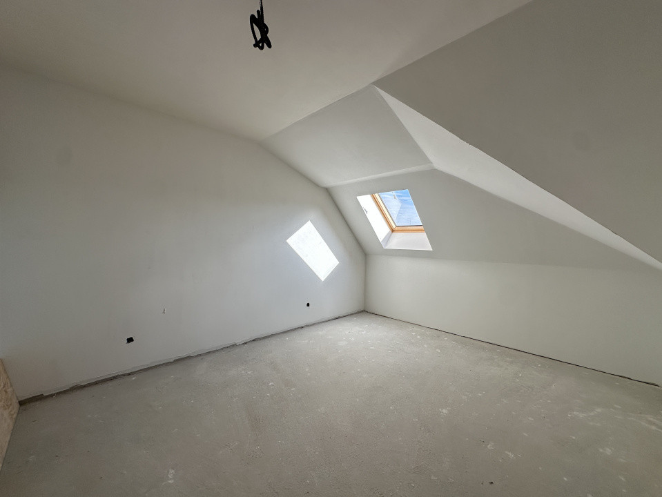 Apartament spatios cu terasa l Bloc nou l Zona Cetatii - Floresti