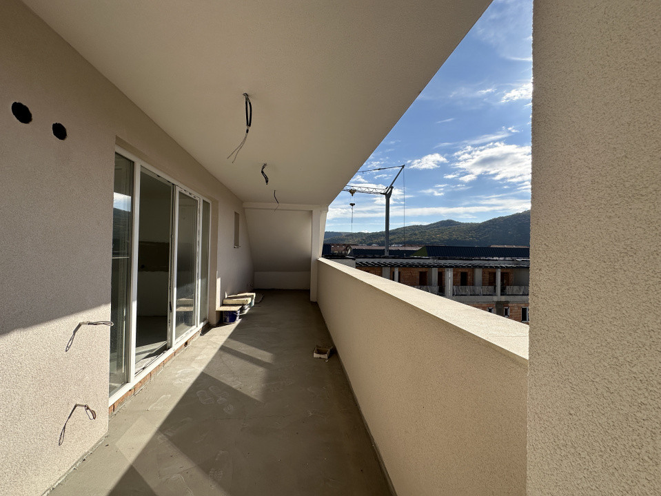 Apartament spatios cu terasa l Bloc nou l Zona Cetatii - Floresti
