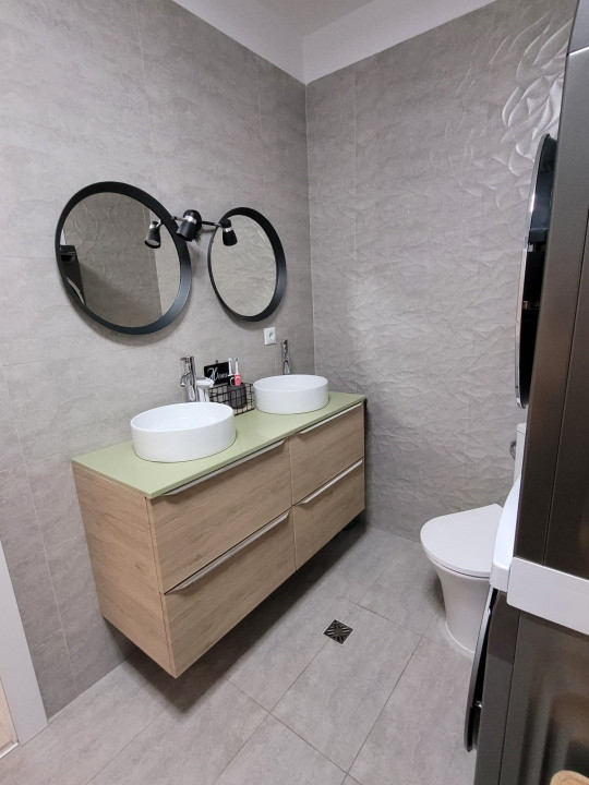 Apartament spatios 64 mp, 2 camere, zona Eroilor 
