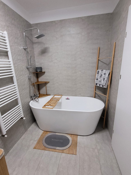 Apartament spatios 64 mp, 2 camere, zona Eroilor 