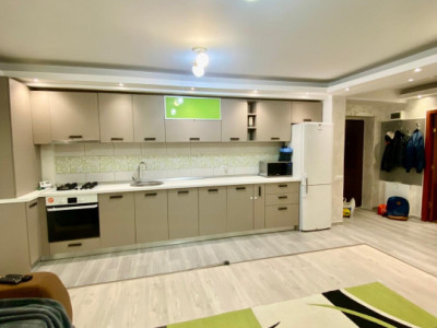 Apartament spatios l 2 terase l zona VIVO