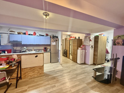 Apartament spațios, 51 mp, 2 camere, zona Vivo 