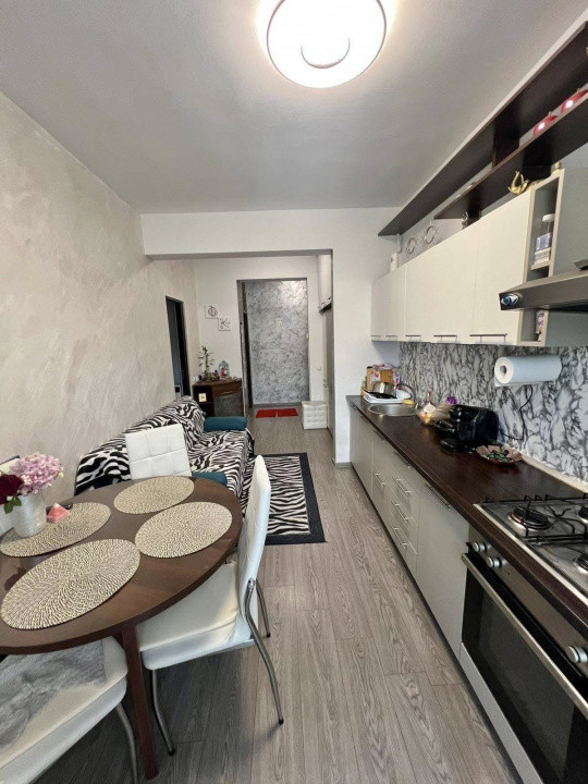 Apartament spatios 3 camere, 57mp, zona Porii