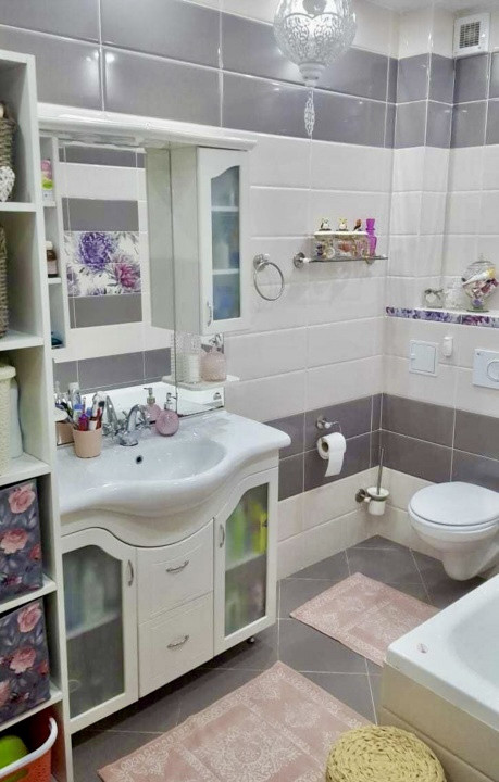 Apartament spațios 74 mp, 3 camere, 2 băi, zona Subcetate 