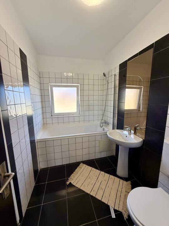 Apartament spatios cu finisaje moderne l zona Porii 