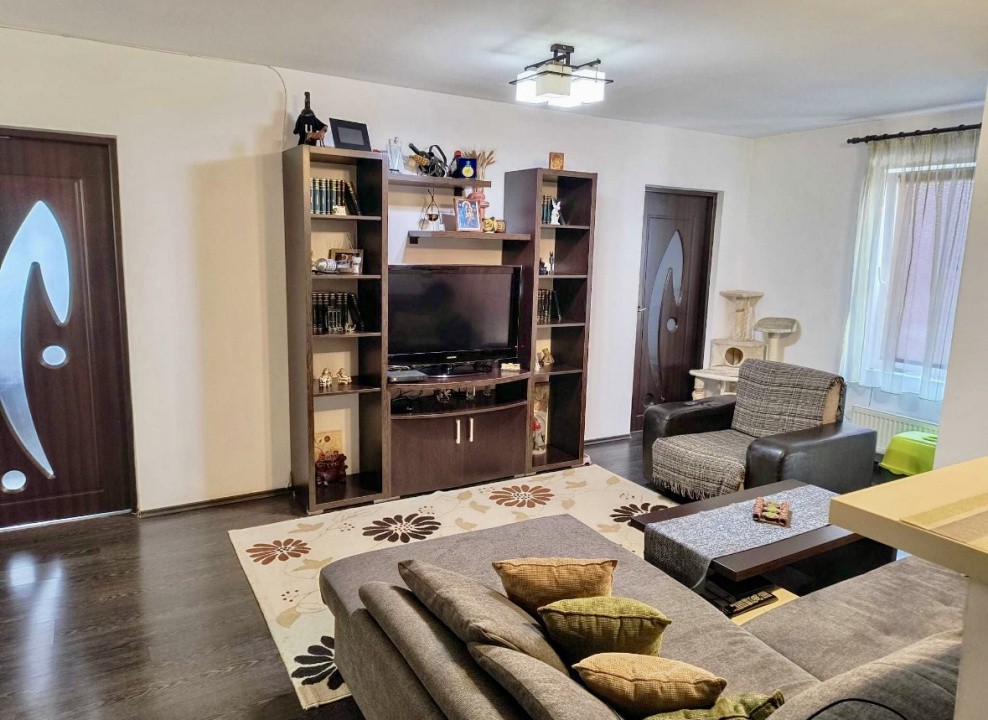 Apartament spatios 2 camere, 58 mp, zona Sesul de sus