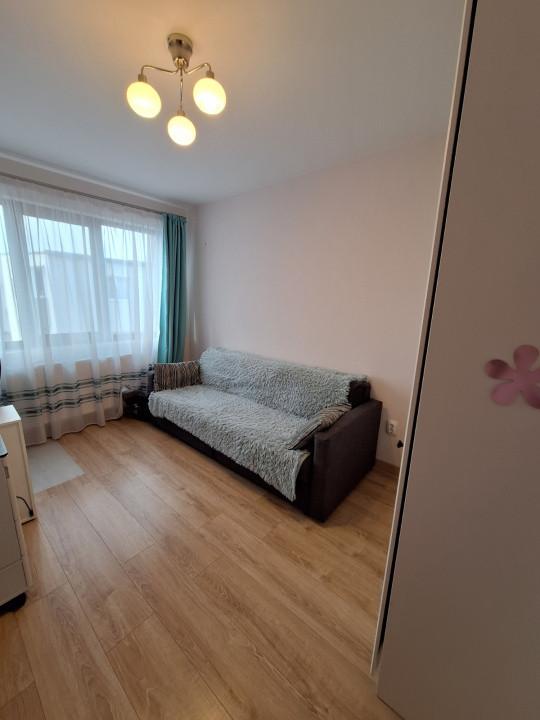 Apartament spatios cu 3 camere si 2 bai, zona Sesul de sus 