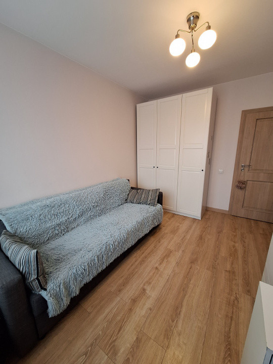 Apartament spatios cu 3 camere si 2 bai, zona Sesul de sus 