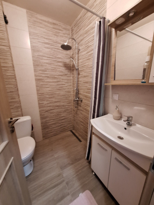 Apartament spatios cu 3 camere si 2 bai, zona Sesul de sus 