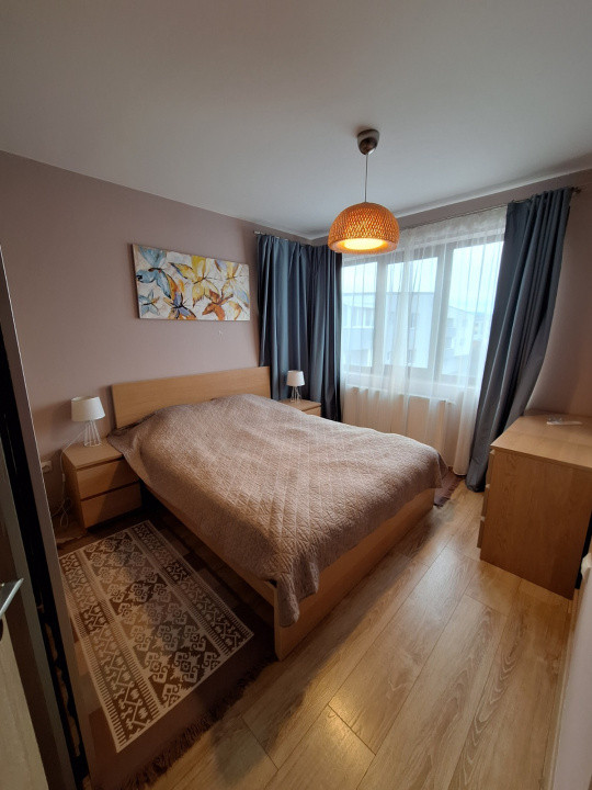 Apartament spatios cu 3 camere si 2 bai, zona Sesul de sus 