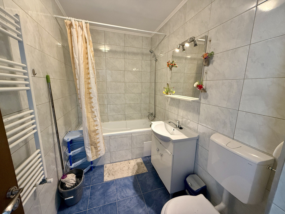 Apartament 2 camere, decomandate, zona Eroilor