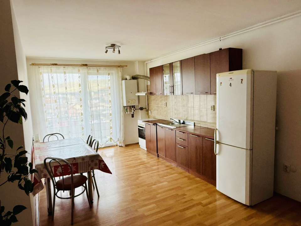 Apartament spatios cu 2 camere l zona Florilor 
