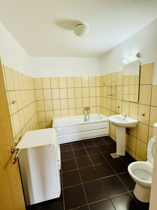 Apartament spatios cu 2 camere l zona Florilor 