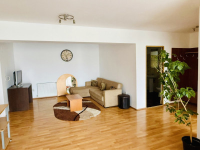 Apartament spatios cu 2 camere l zona Florilor 