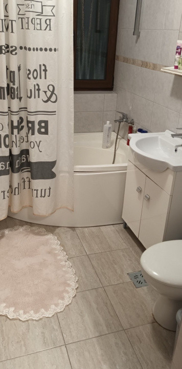 Apartament spațios 3 camere, zona Sesul de Sus
