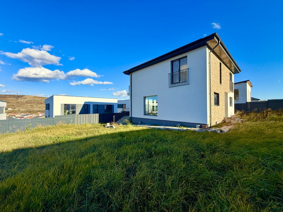 Casă individuală 168mp, 4 camere, 3 băi, TEREN 500mp, Chinteni 