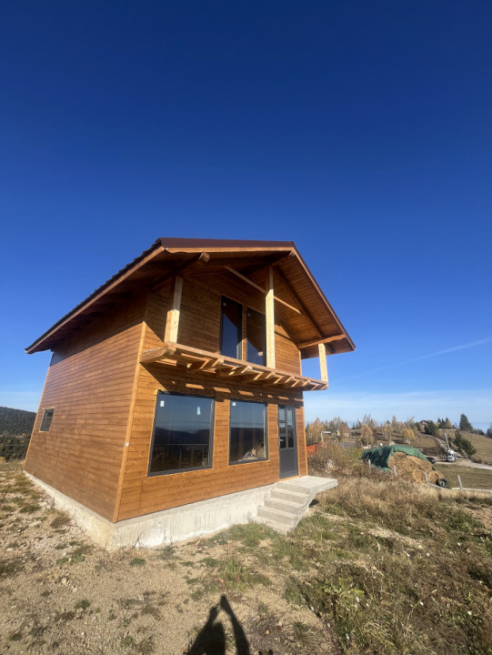 Cabană P+ M  de 84 mp utili și teren de 1000 mp în Mărișel 