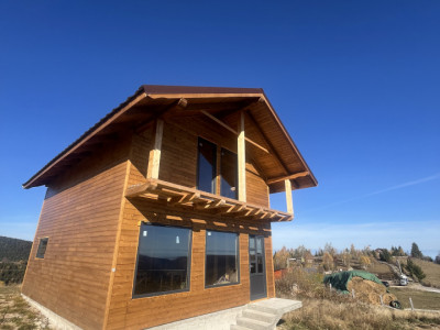 Cabană P+ M  de 84 mp utili și teren de 1000 mp în Mărișel 