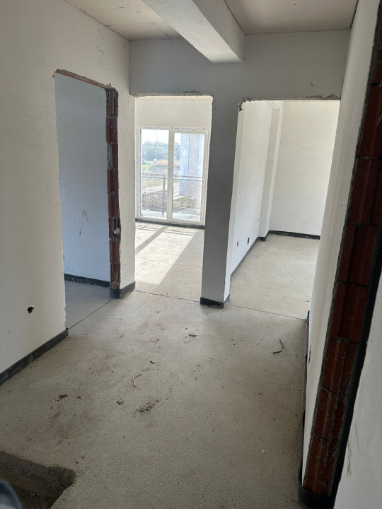 Casa individuala semifinisata l zona Luna de Sus 