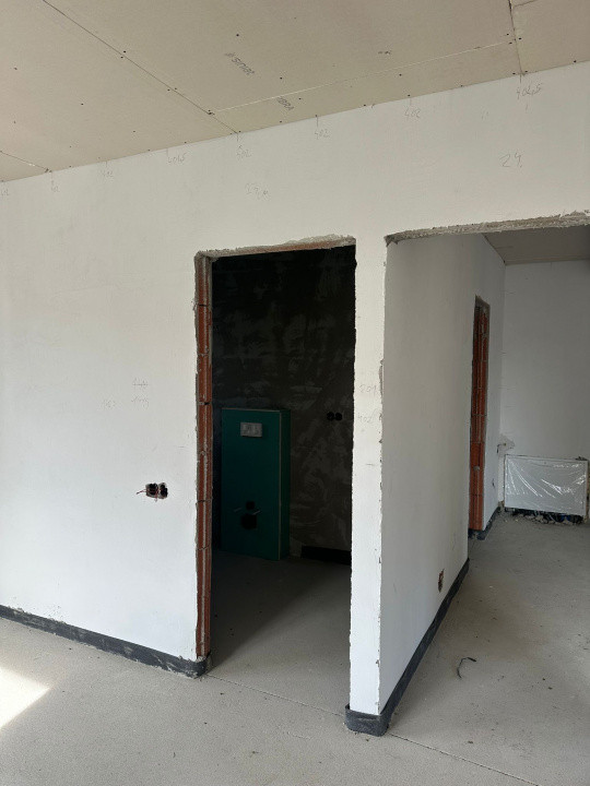 Casa individuala semifinisata l zona Luna de Sus 