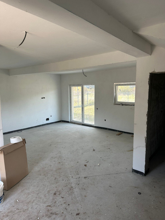 Casa individuala semifinisata l zona Luna de Sus 