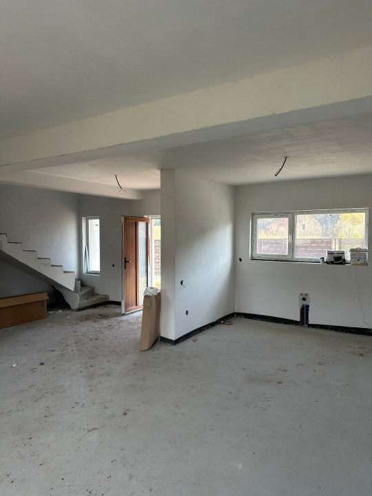 Casa individuala semifinisata l zona Luna de Sus 