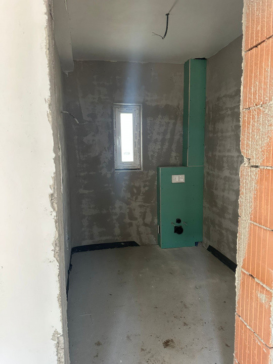 Casa individuala semifinisata l zona Luna de Sus 