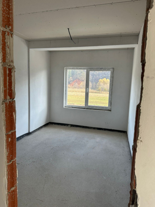 Casa individuala semifinisata l zona Luna de Sus 