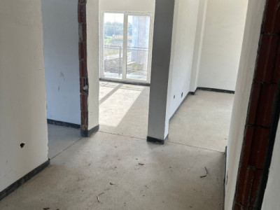 Casa individuala semifinisata l zona Luna de Sus 