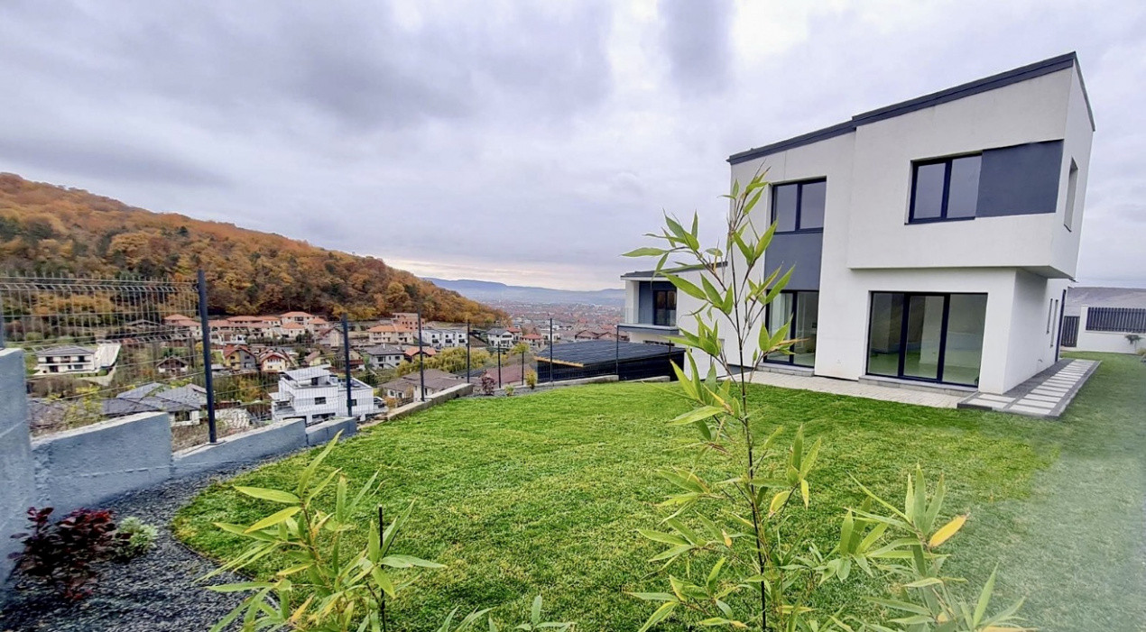Casă individuală FINISATĂ nou, 4 camere, 3 băi, view superb, zona Vivo