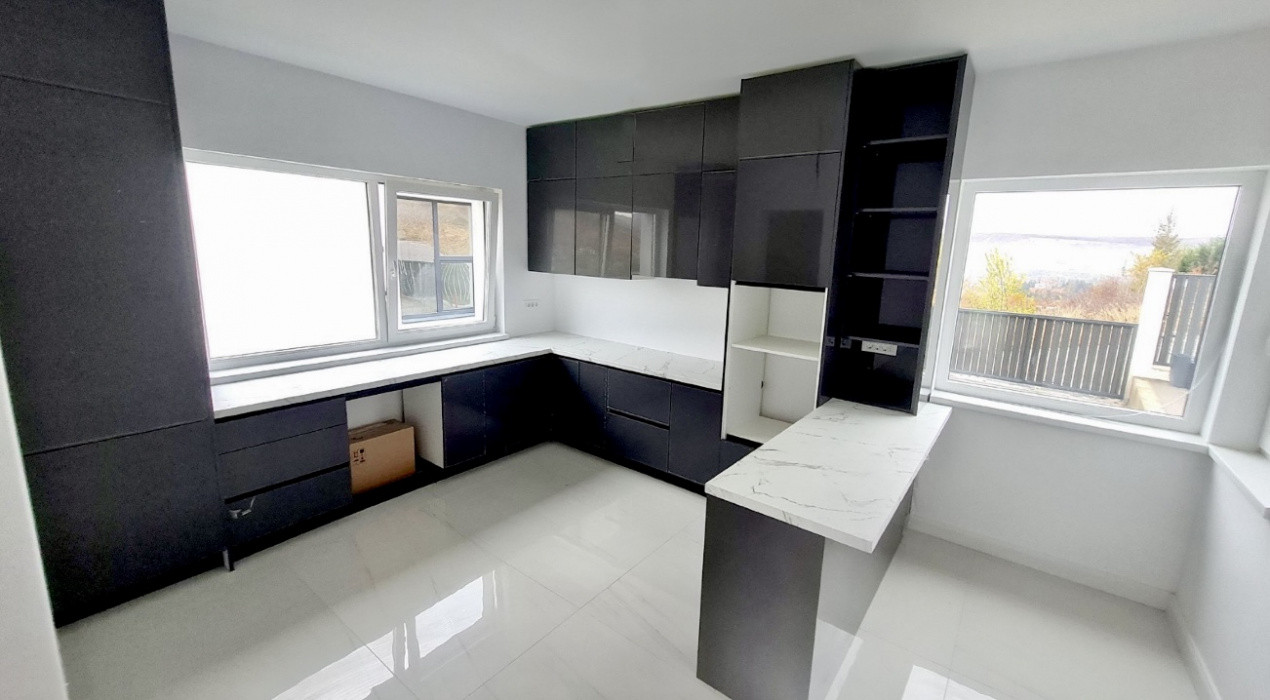 Casă individuală FINISATĂ nou, 4 camere, 3 băi, view superb, zona Vivo