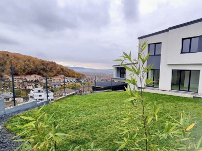 Casă individuală FINISATĂ nou, 4 camere, 3 băi, view superb, zona Vivo