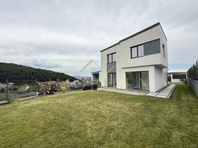 Casă individuală FINISATĂ nou, 4 camere, 3 băi, view superb, zona Vivo