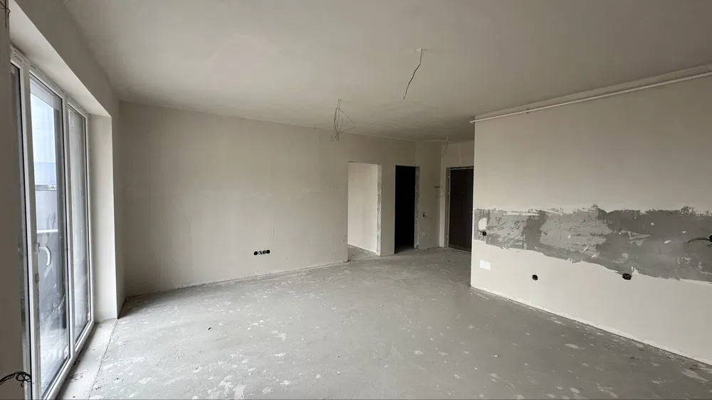 Apartament semifinisat, bloc nou, zona Teilor 