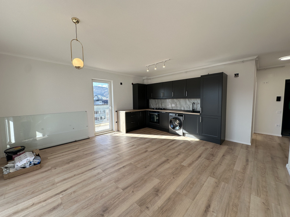 Apartament cu 3 camere, terasa 27 mp, bloc nou, zona Eroilor