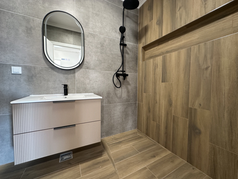 Apartament cu 3 camere, terasa 27 mp, bloc nou, zona Eroilor