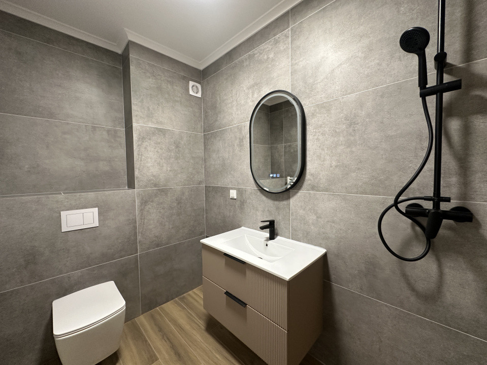 Apartament cu 3 camere, terasa 27 mp, bloc nou, zona Eroilor