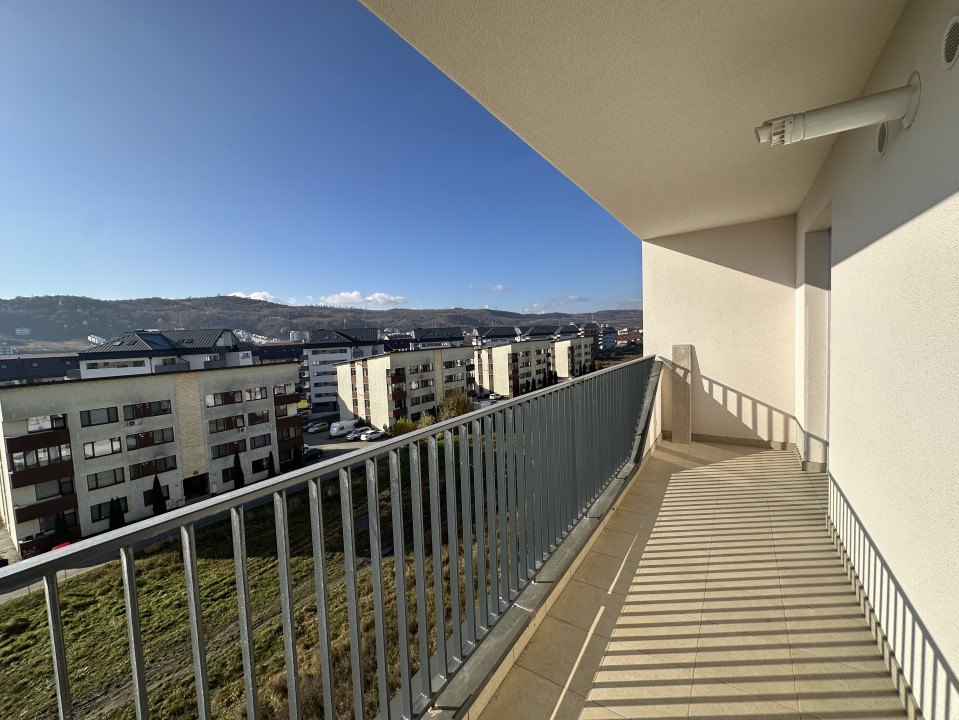 Apartament cu 3 camere, terasa 27 mp, bloc nou, zona Eroilor