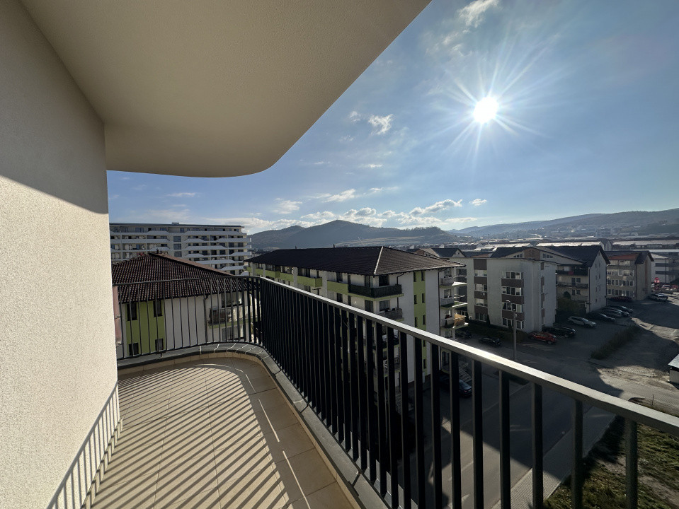 Apartament cu 3 camere, terasa 27 mp, bloc nou, zona Eroilor