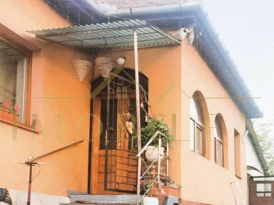 Casa demolabila, teren intravilan 1700 mp 