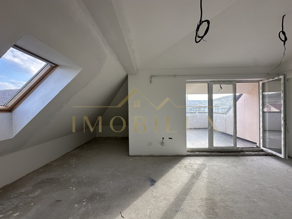 Apartament 4 camere, terasa, bloc nou,  zona Cetatii 