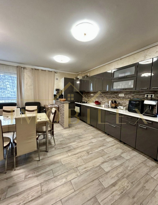 Apartament 4 camere, zona Vivo/Columna Residence