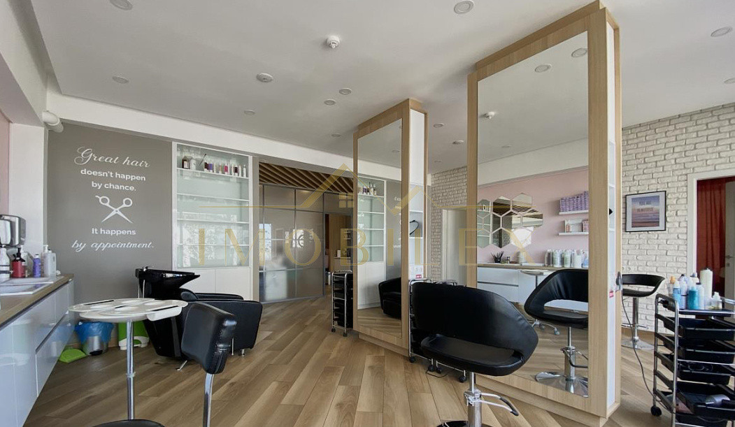 Spatiu comercial de 121 mp  si 4 locuri de parcare pe Calea Turzii 