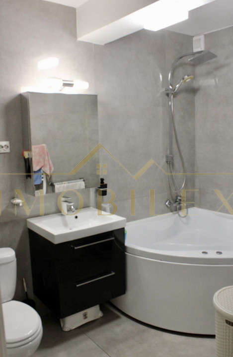 Apartament spațios 3 camere,68 mp, terasa 48 mp, zona Vivo